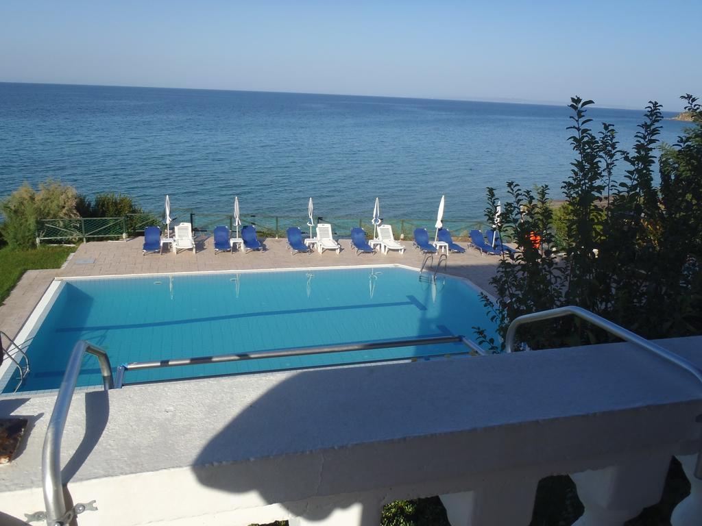 Loukas Apartments On The Waves Трагаки Номер фото