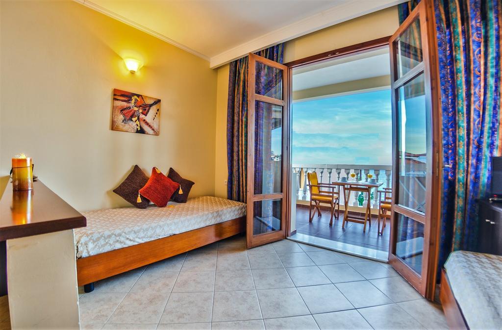 Loukas Apartments On The Waves Трагаки Номер фото