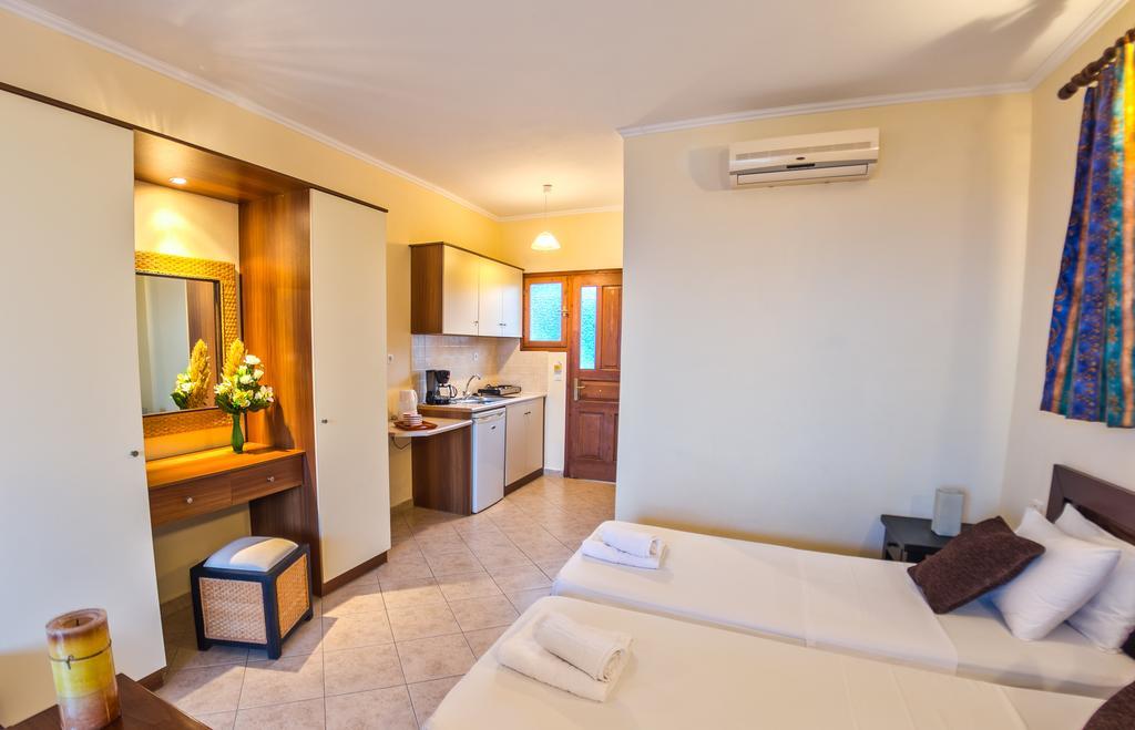 Loukas Apartments On The Waves Трагаки Номер фото