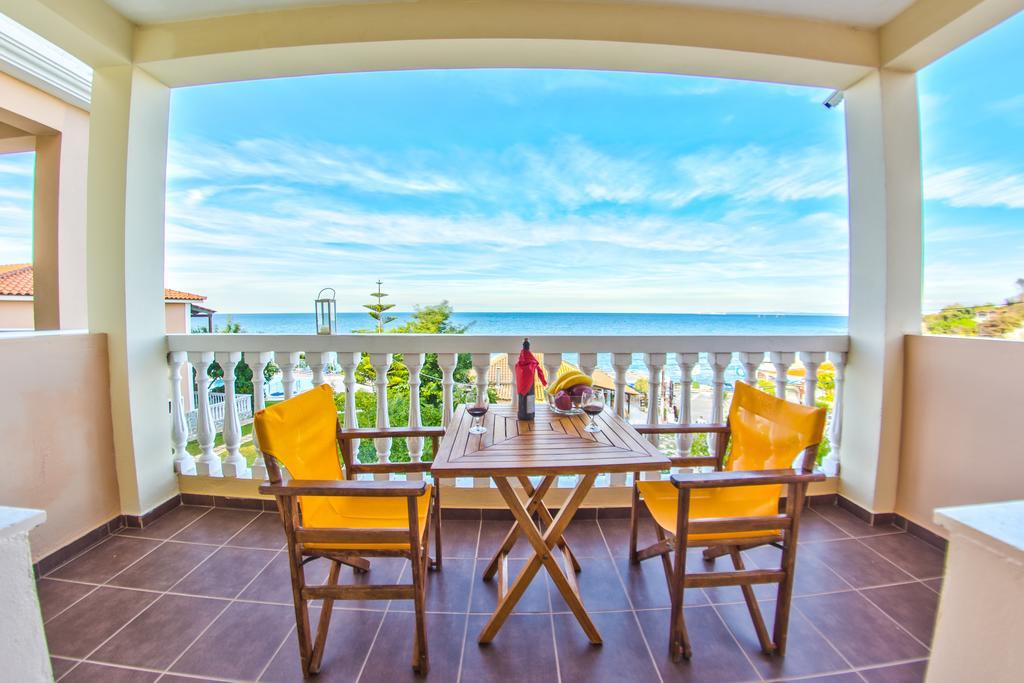 Loukas Apartments On The Waves Трагаки Номер фото