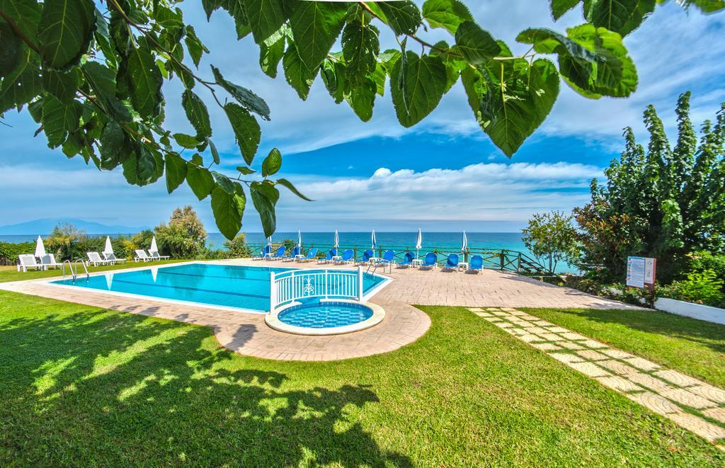 Loukas Apartments On The Waves Трагаки Номер фото