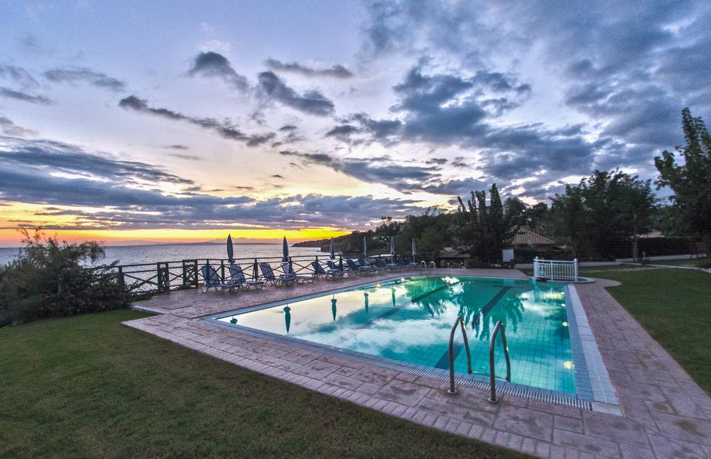 Loukas Apartments On The Waves Трагаки Номер фото